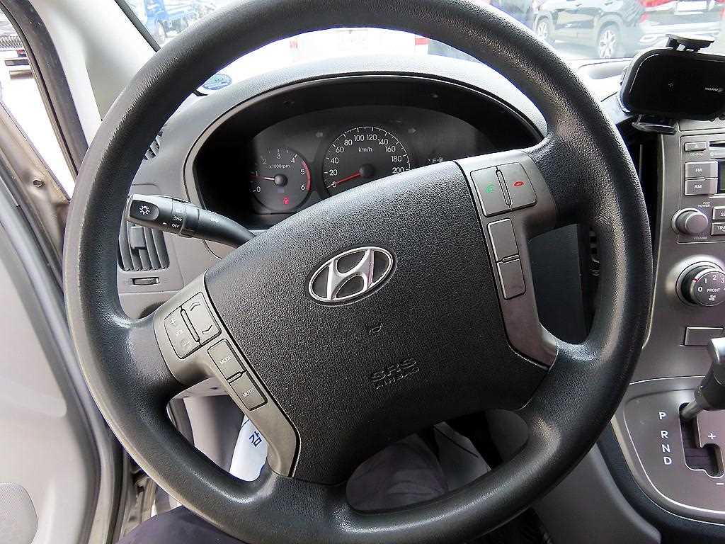 HYUNDAI Starex - Vista 8