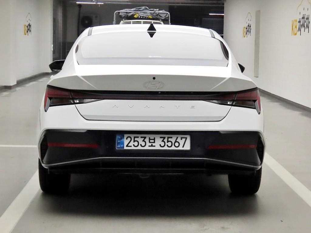 HYUNDAI Avante - Vista 3