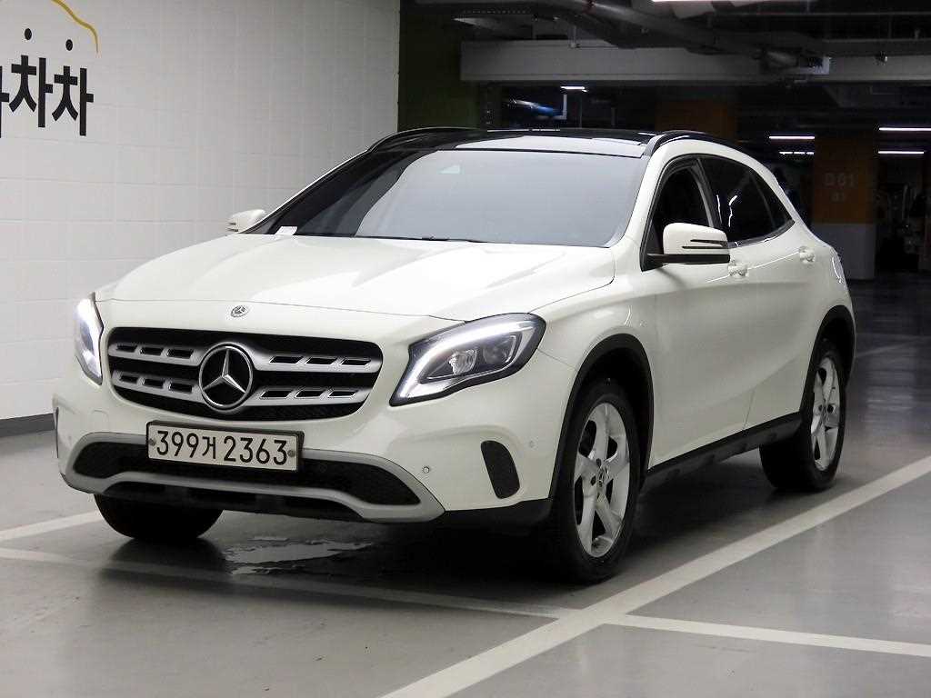 Mercedes Benz GLA Class - Vista 2