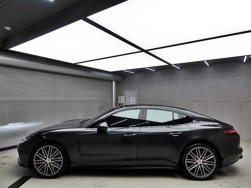 Porsche Panamera - Vista 4