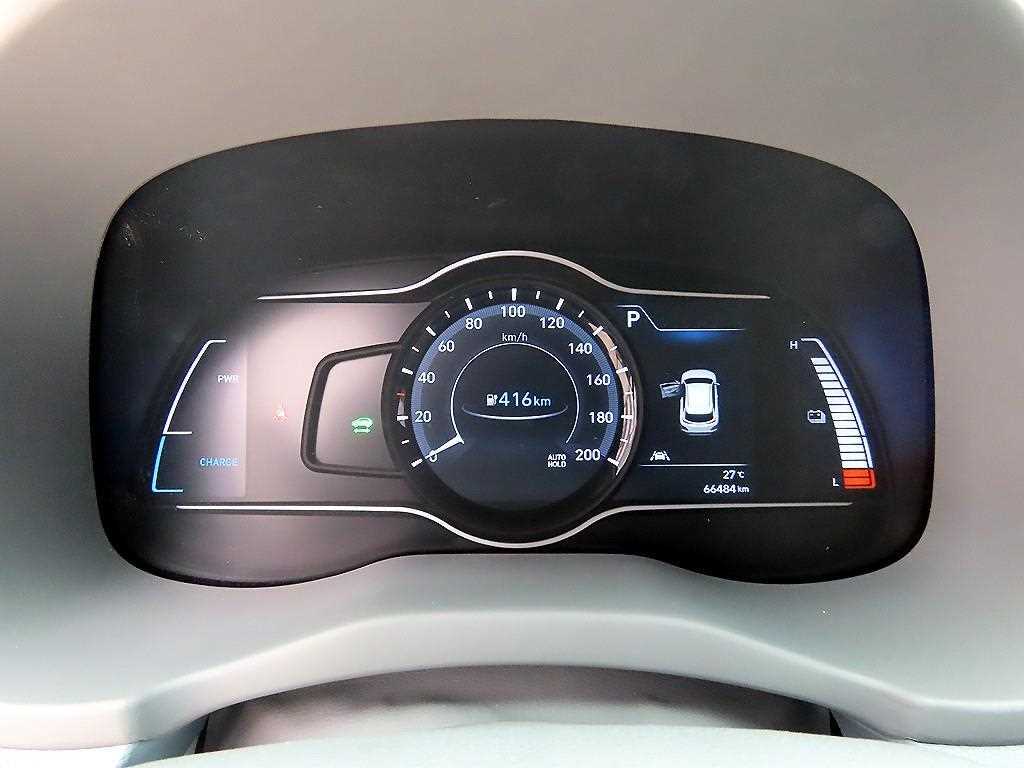 HYUNDAI Kona - Vista 9