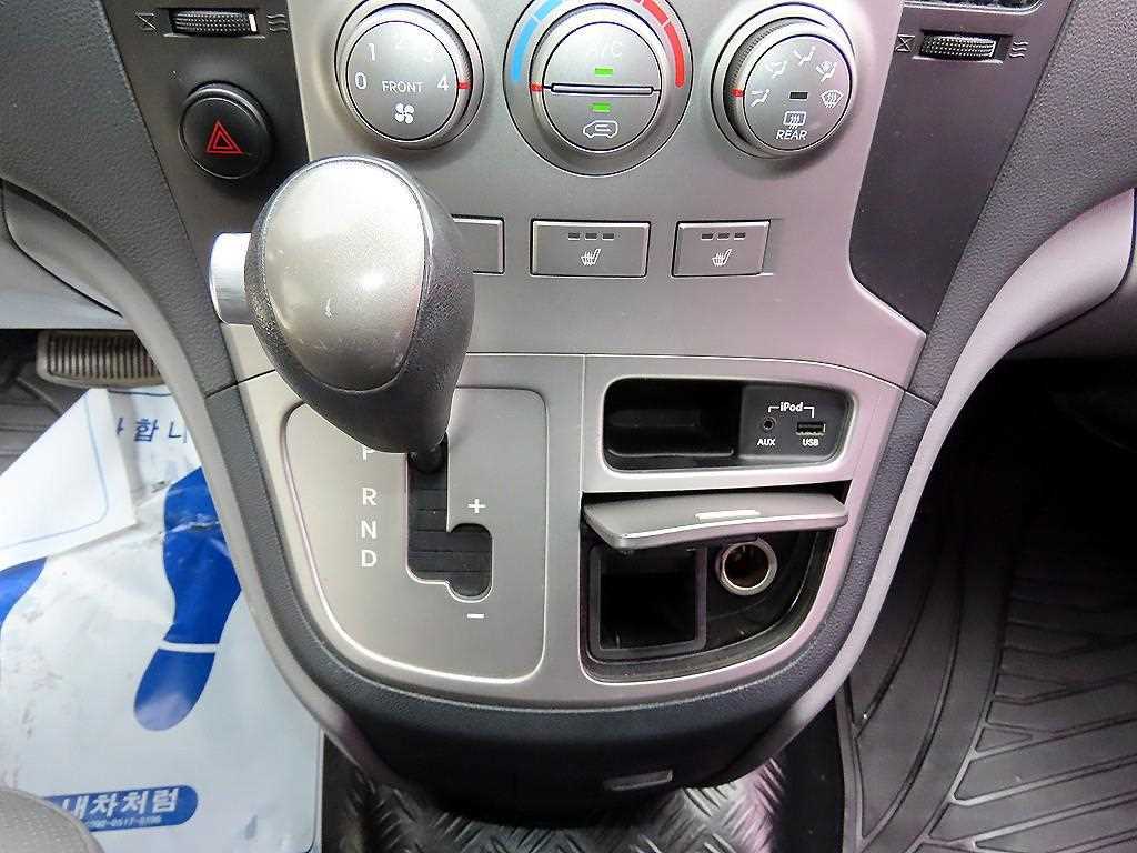 HYUNDAI Starex - Vista 10