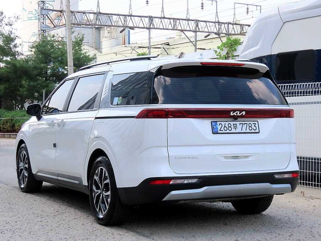 KIA Carnival - Vista 3