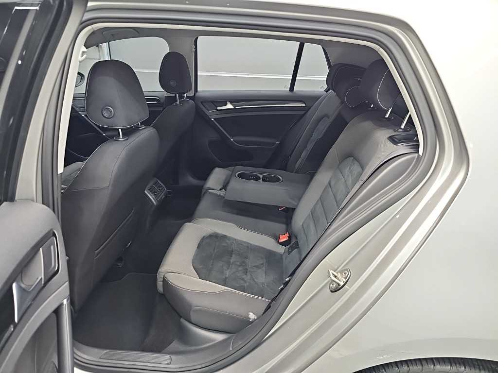 Volkswagen Golf - Vista 12