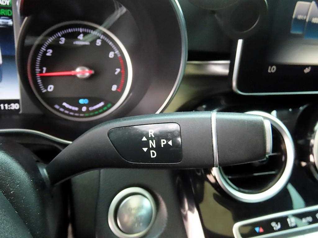 Mercedes Benz GLC Class - Vista 11