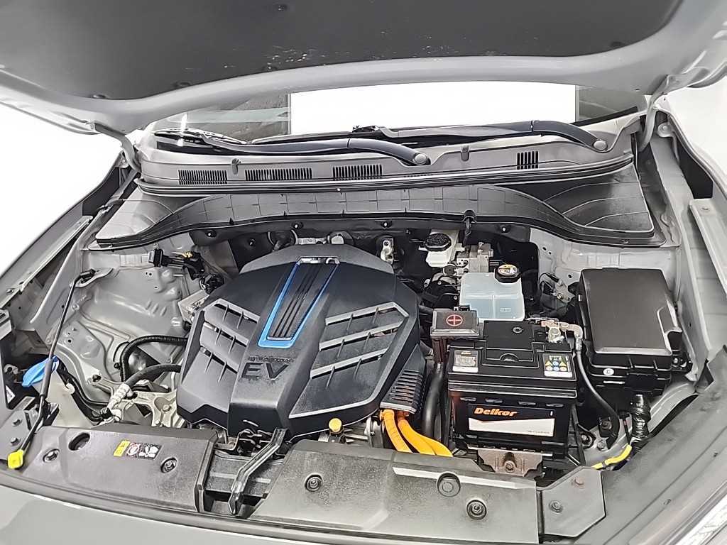 HYUNDAI Kona - Vista 5