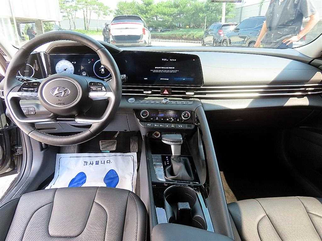 HYUNDAI Avante - Vista 7