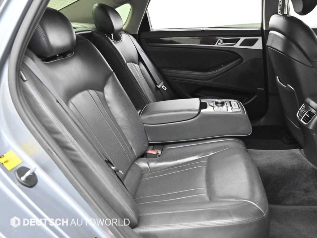 HYUNDAI Genesis - Vista 12