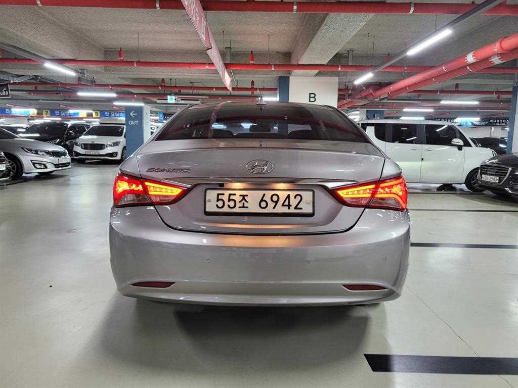 HYUNDAI Sonata - Vista 4