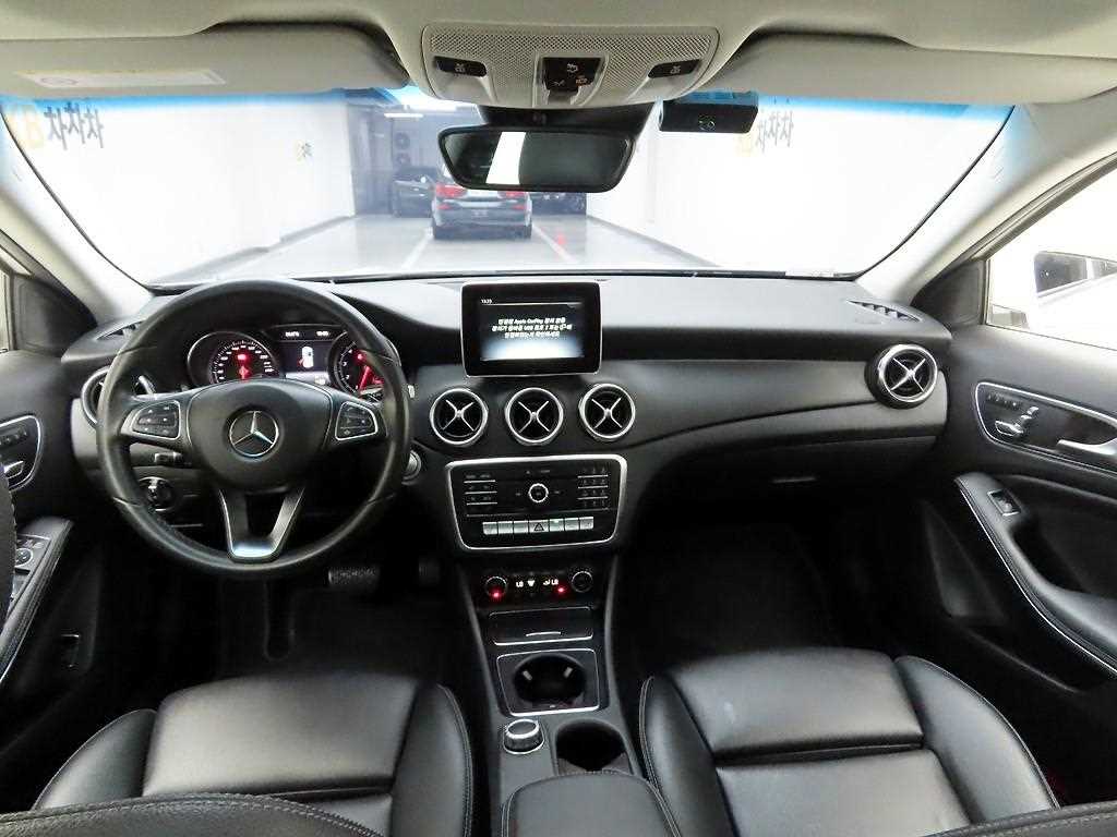 Mercedes Benz GLA Class - Vista 6