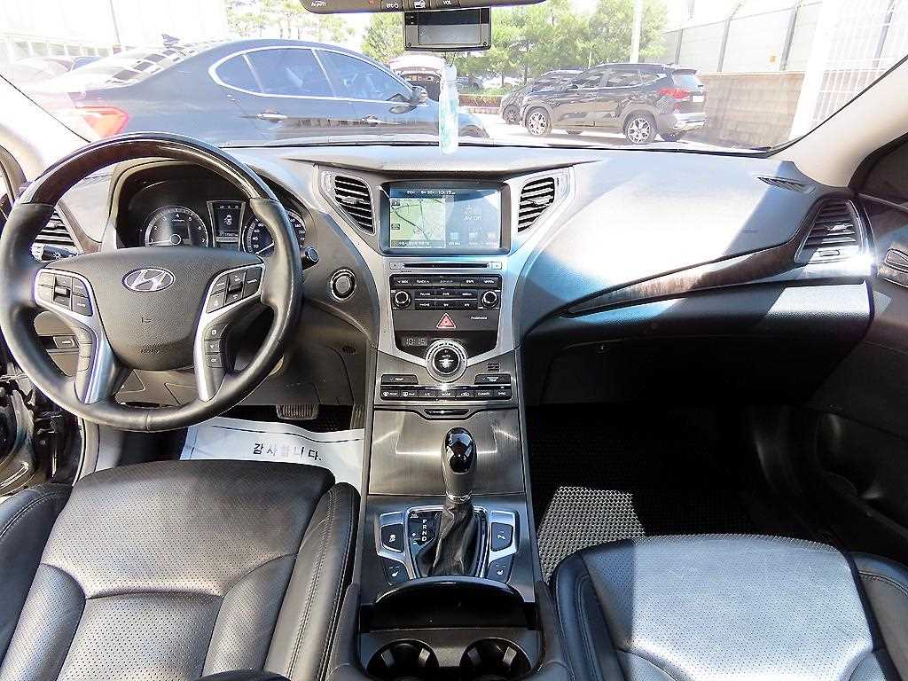 HYUNDAI Grandeur - Vista 7