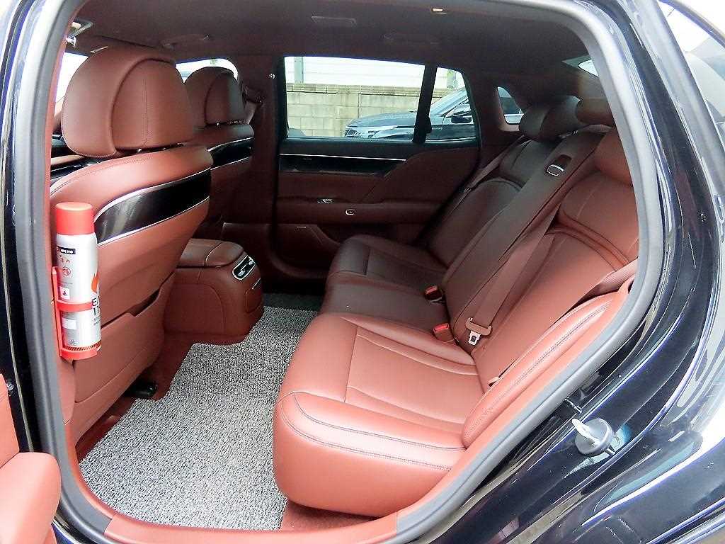 Genesis G90 - Vista 6