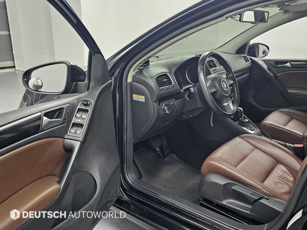 Volkswagen Golf - Vista 11