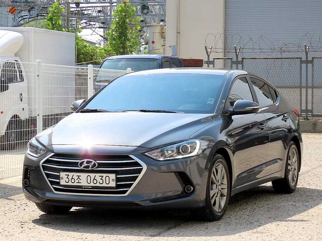 HYUNDAI Avante - Vista 2