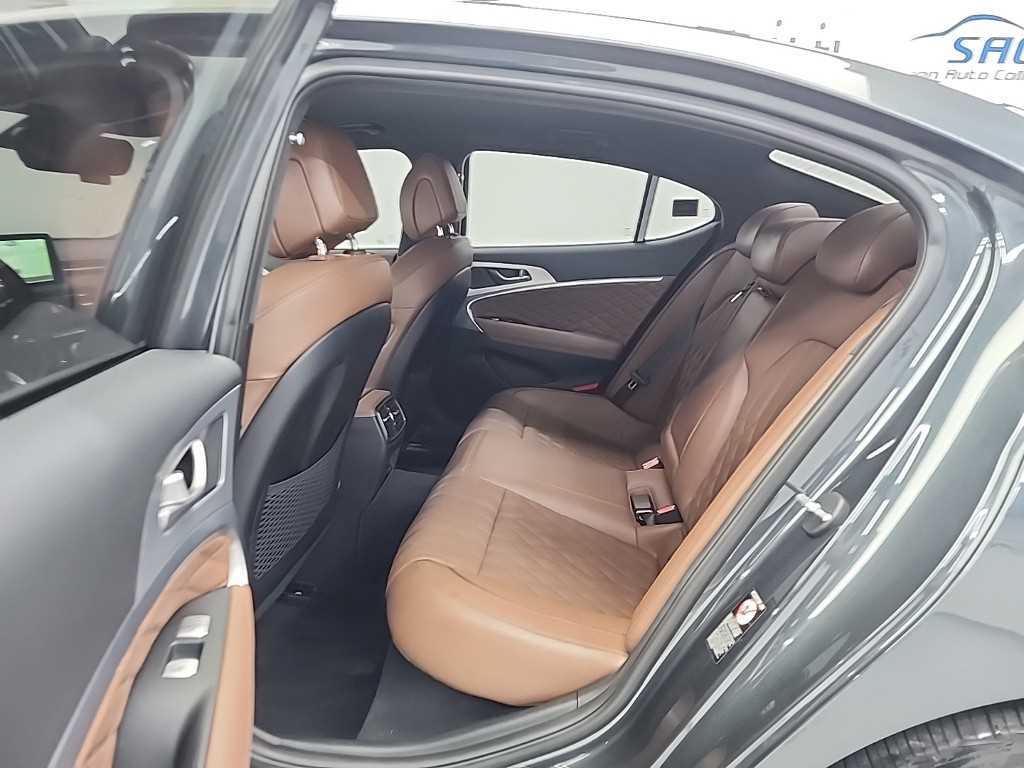 Genesis G70 - Vista 12