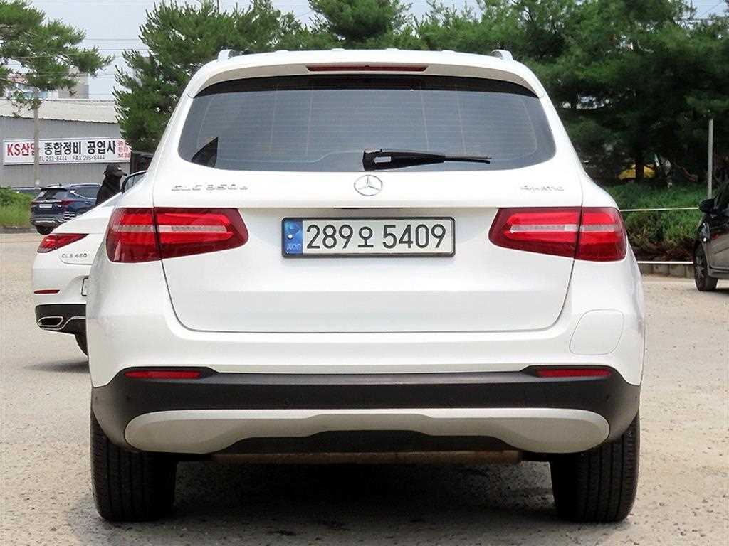 Mercedes Benz GLC Class - Vista 4