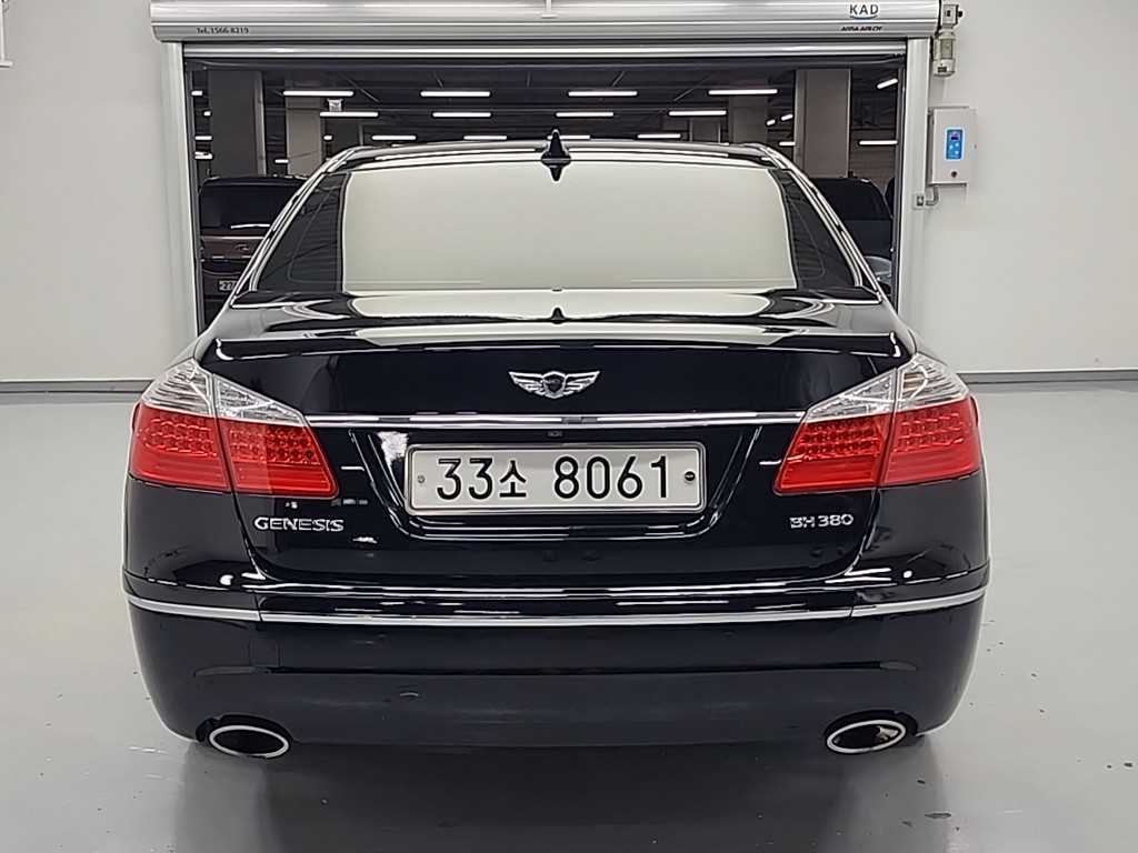 HYUNDAI Genesis - Vista 3