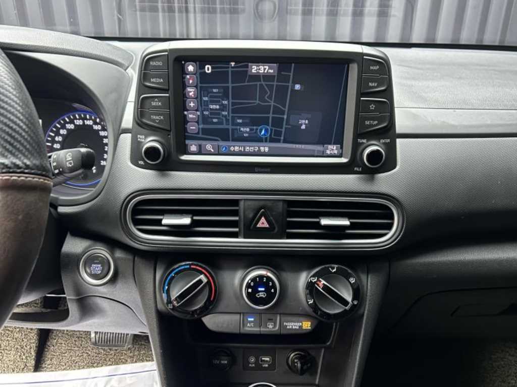 HYUNDAI Kona - Vista 10