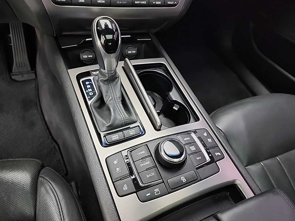 HYUNDAI Genesis - Vista 8