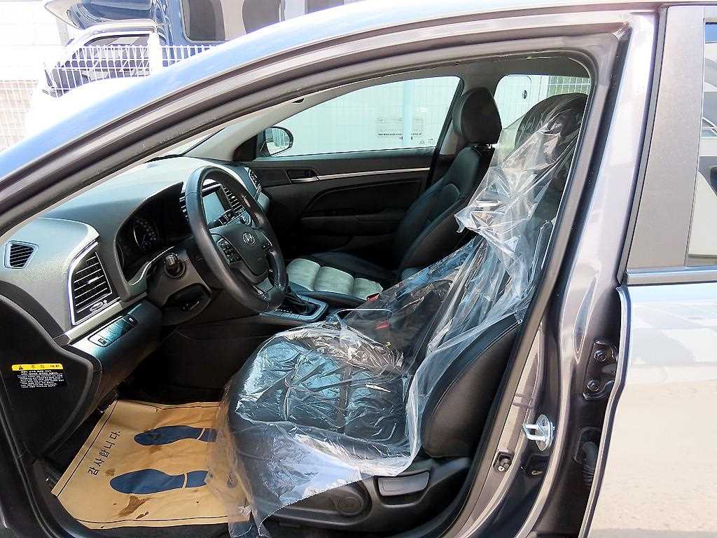 HYUNDAI Avante - Vista 5