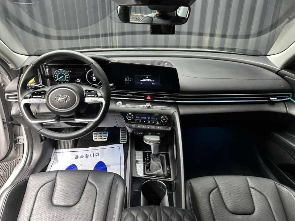 HYUNDAI Avante - Vista 8