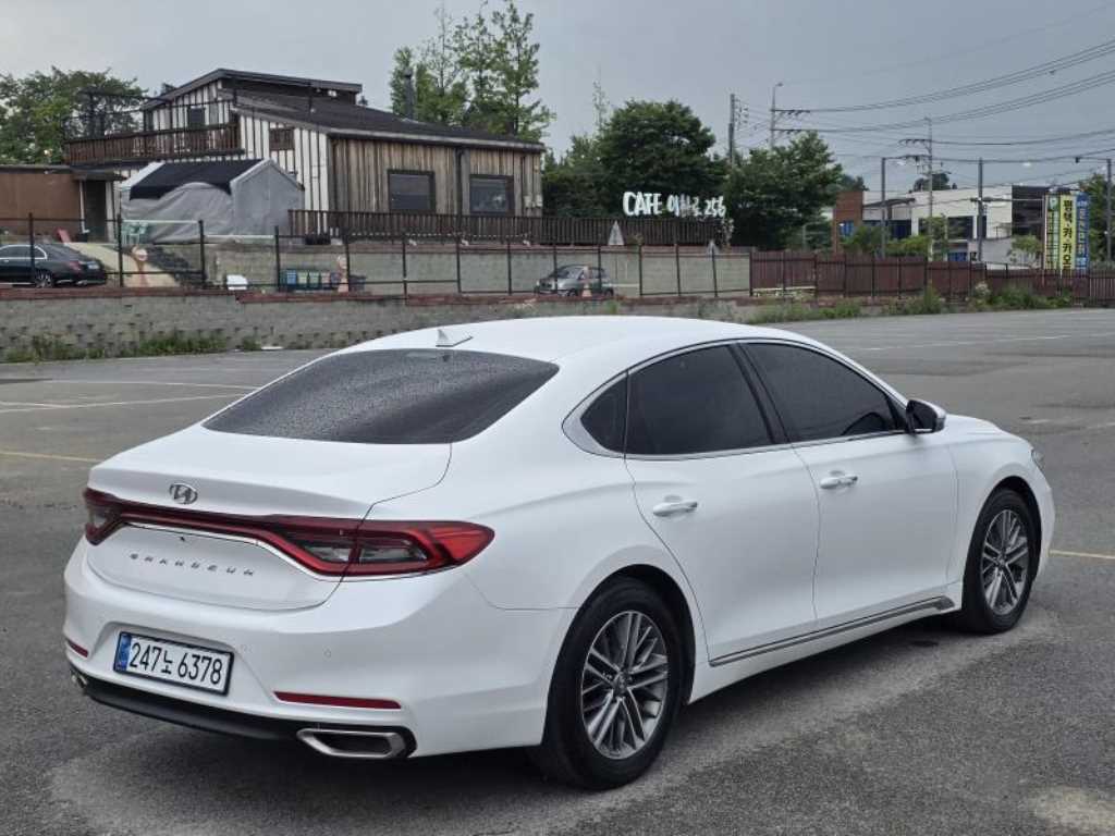 HYUNDAI Grandeur - Vista 4