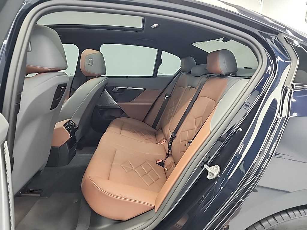 BMW i5 - Vista 12