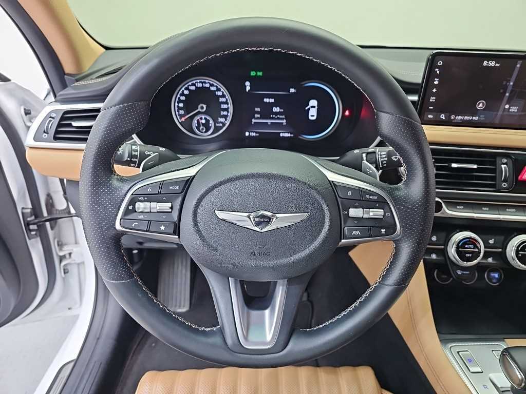 Genesis G70 - Vista 9