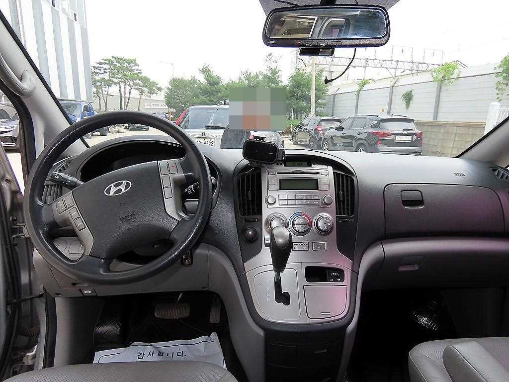 HYUNDAI Starex - Vista 7