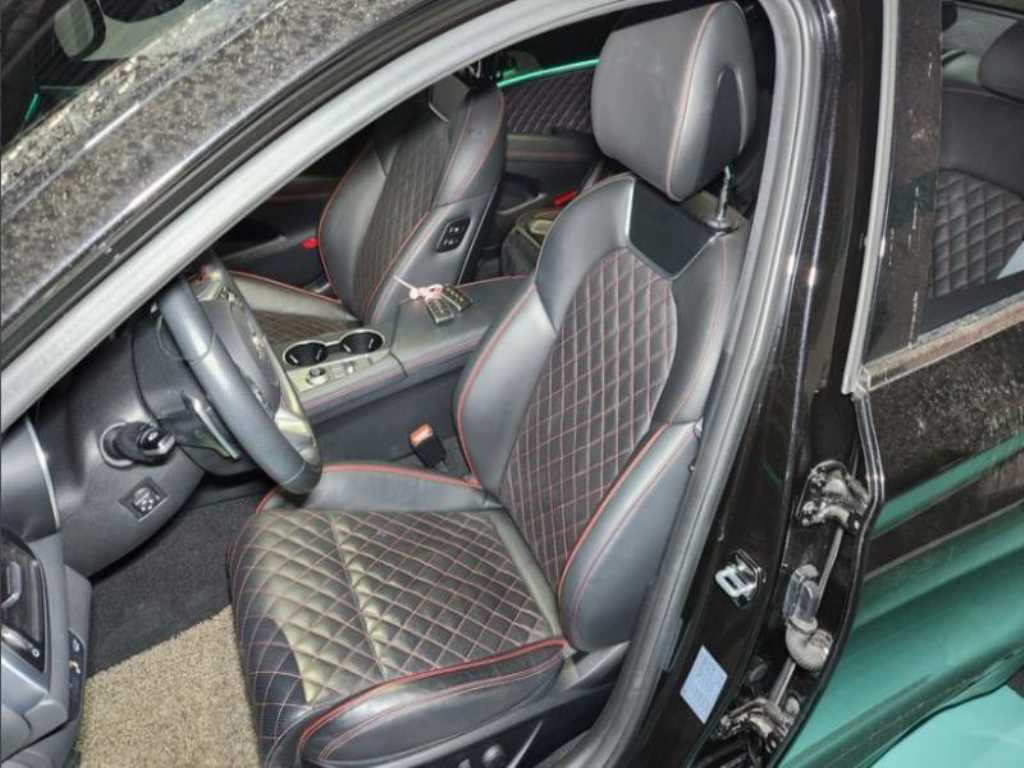 Genesis G70 - Vista 5