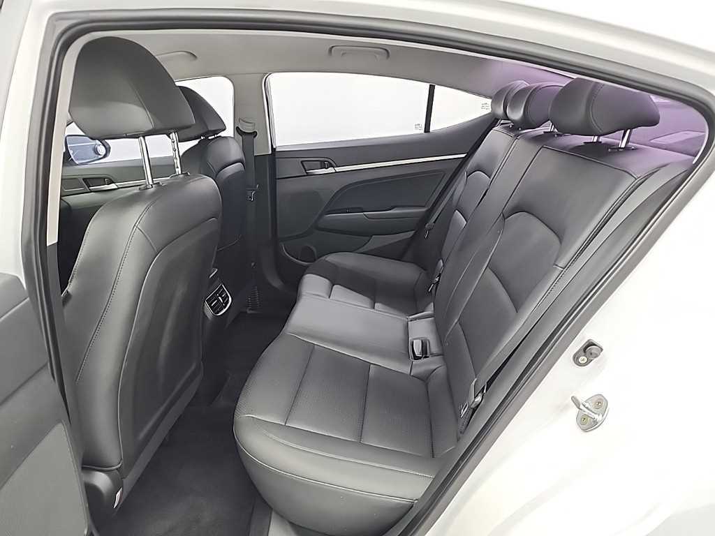 HYUNDAI Avante - Vista 12