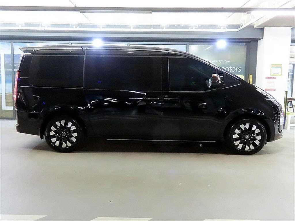HYUNDAI Staria - Vista 3