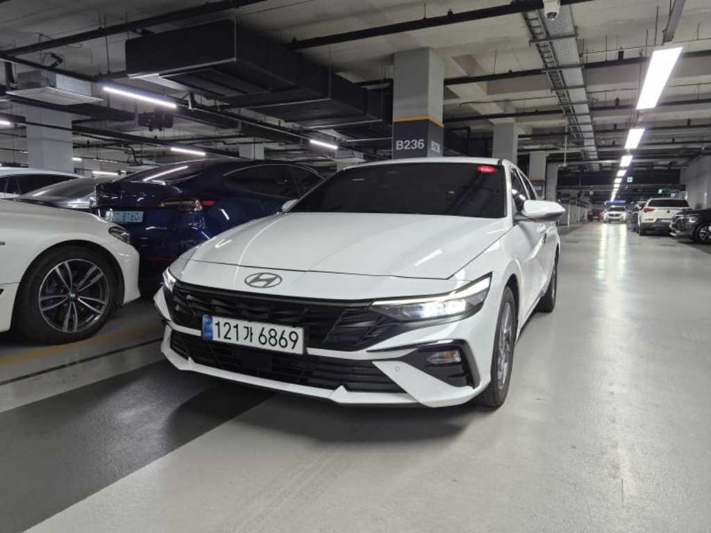 HYUNDAI Avante - Vista 3