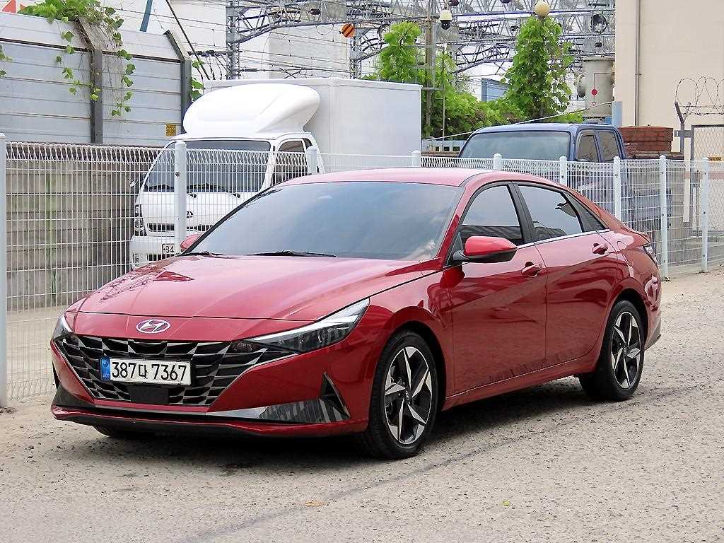 HYUNDAI Avante - Vista 2