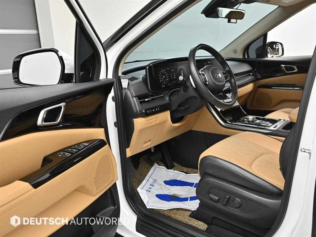 KIA Carnival - Vista 11