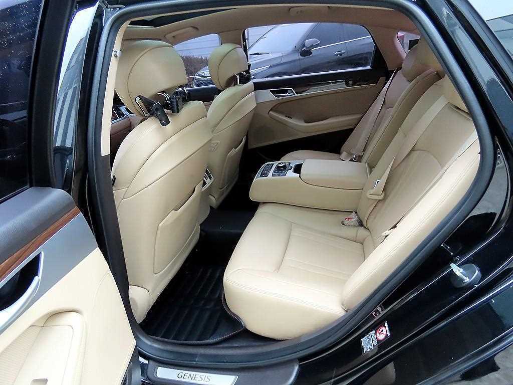 Genesis G80 - Vista 10