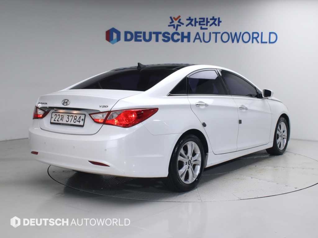 HYUNDAI Sonata - Vista 2