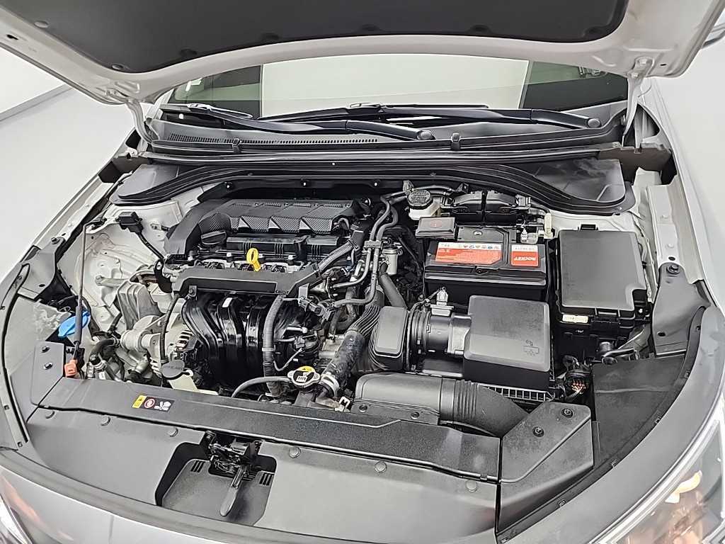 HYUNDAI Avante - Vista 5