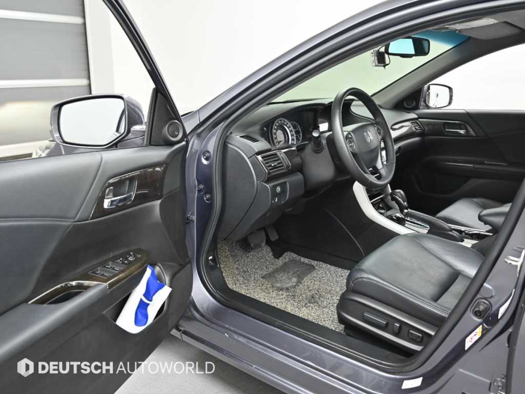 Honda Accord - Vista 11