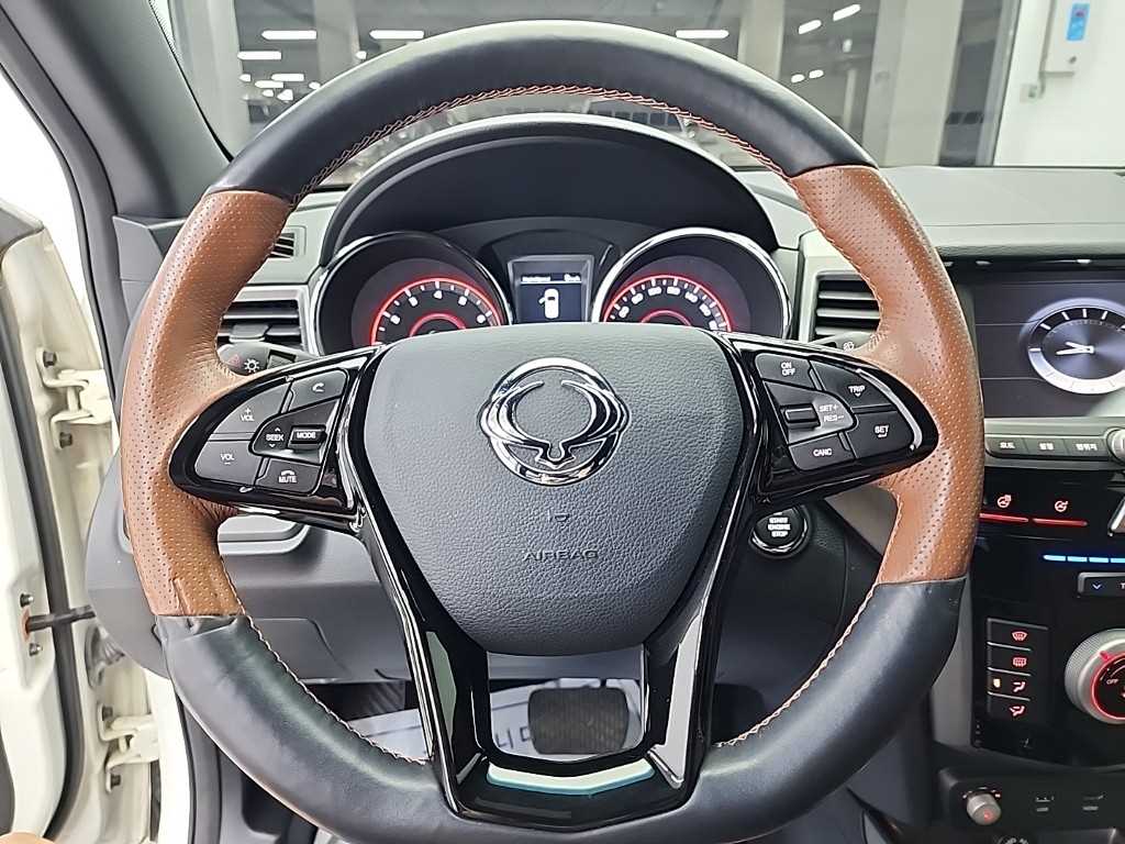 Ssangyong Tivoli - Vista 9