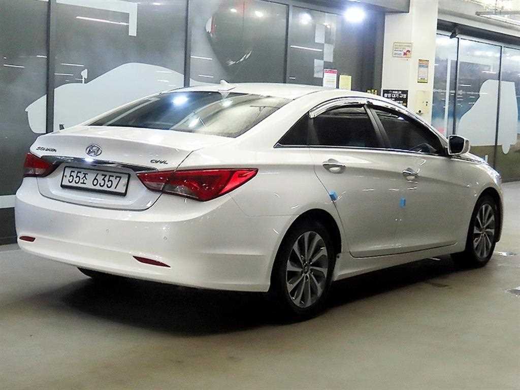 HYUNDAI Sonata - Vista 4