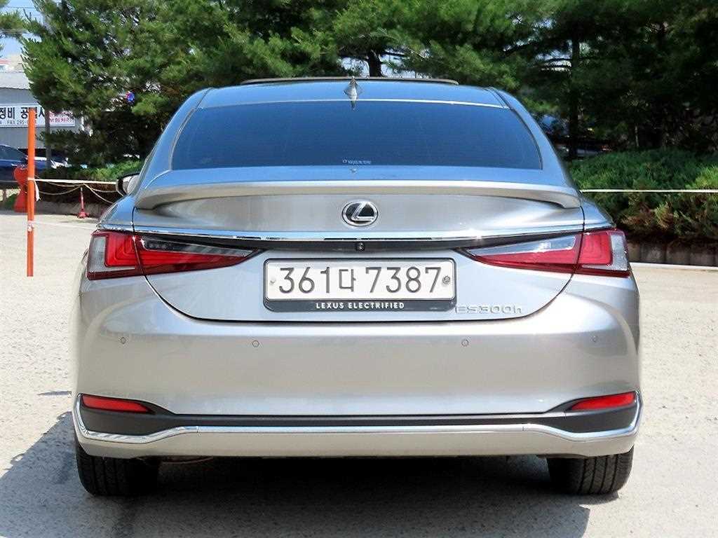 Lexus ES - Vista 4