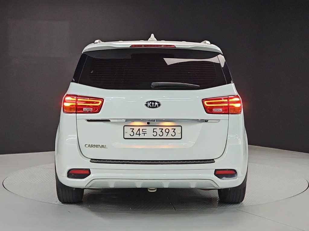 KIA Carnival - Vista 3