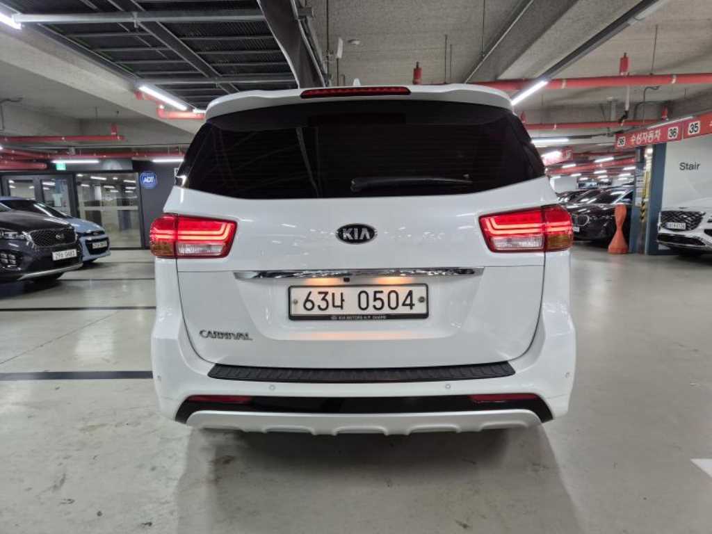 KIA Carnival - Vista 4
