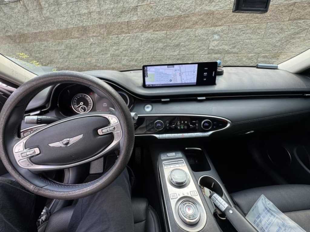 Genesis GV70 - Vista 9
