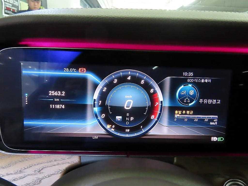 Mercedes Benz E class - Vista 9