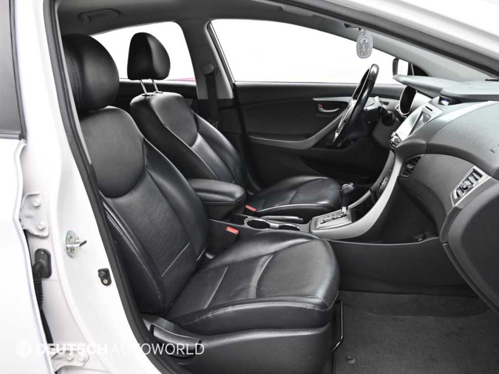 HYUNDAI Avante - Vista 10
