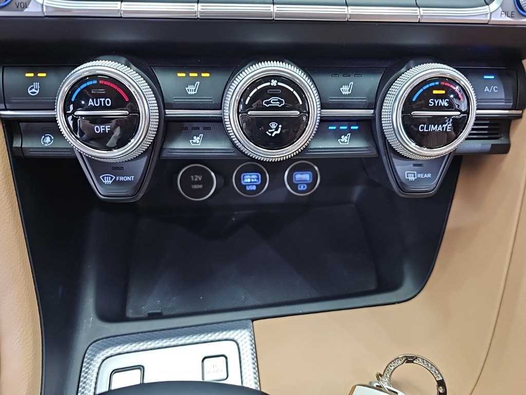 Genesis G70 - Vista 10