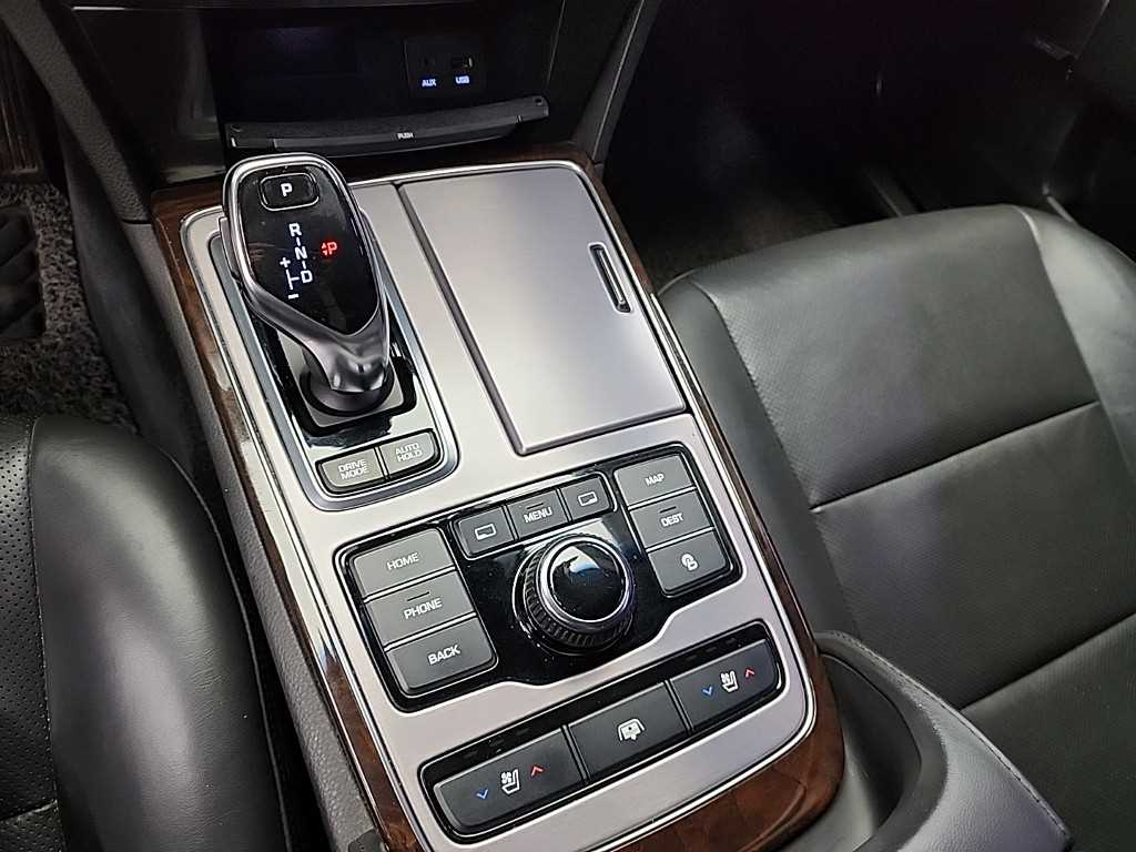 HYUNDAI Equus - Vista 8