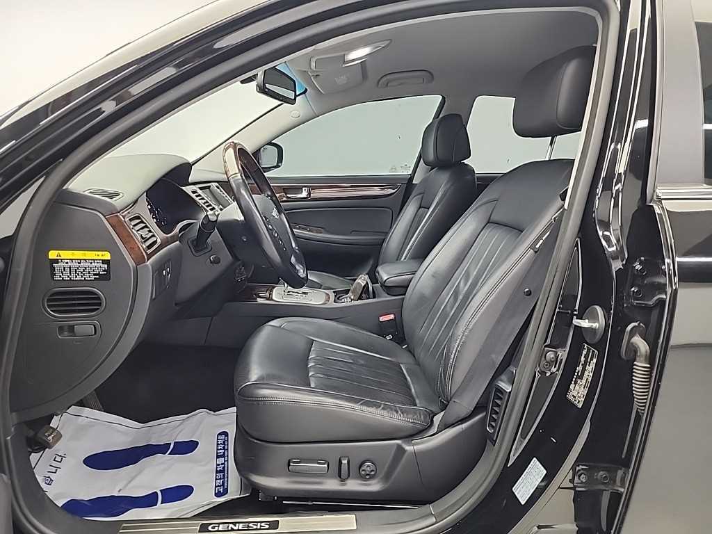 HYUNDAI Genesis - Vista 11